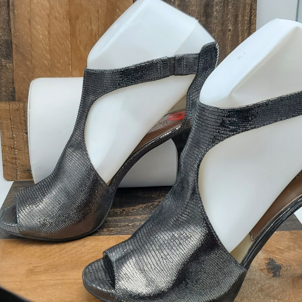 Michael Kors SEXY stunning zip up dark pewter high heels sz 6 - Picture 3 of 3